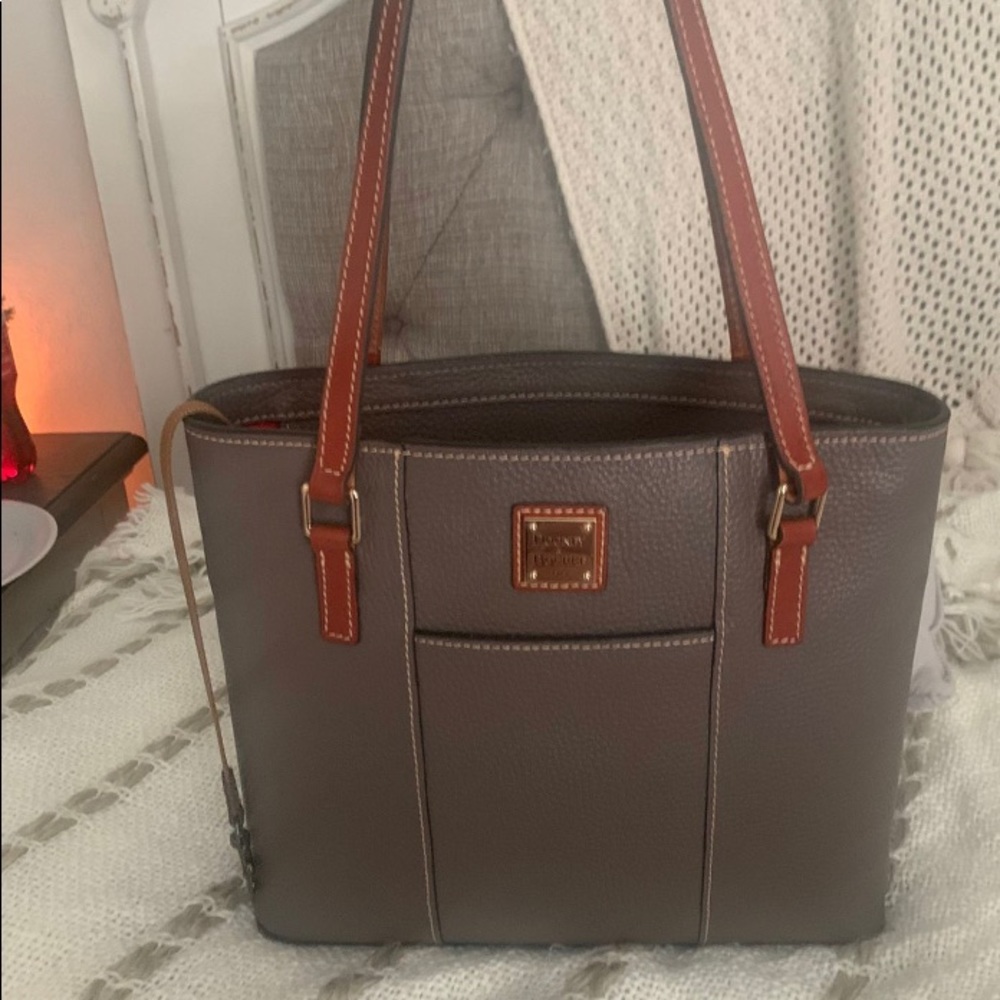 Dooney & Bourke shopper in dove.